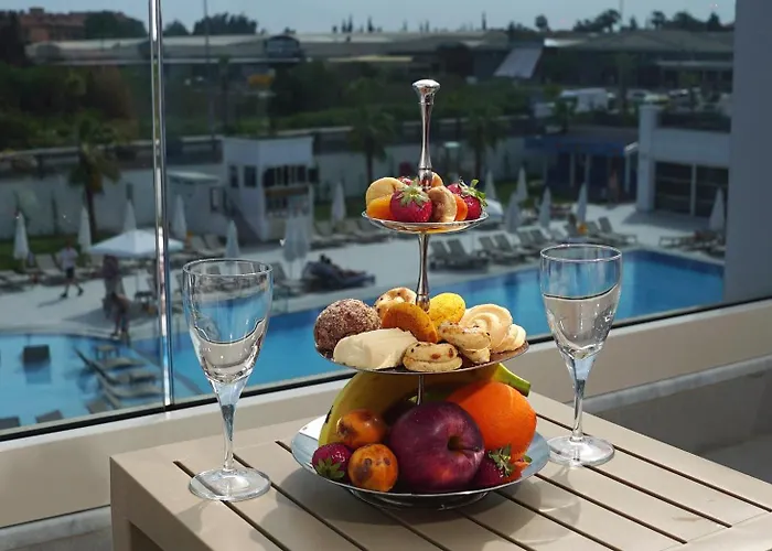 Hotel Sunthalia & Ultra Adults Only Party Side
