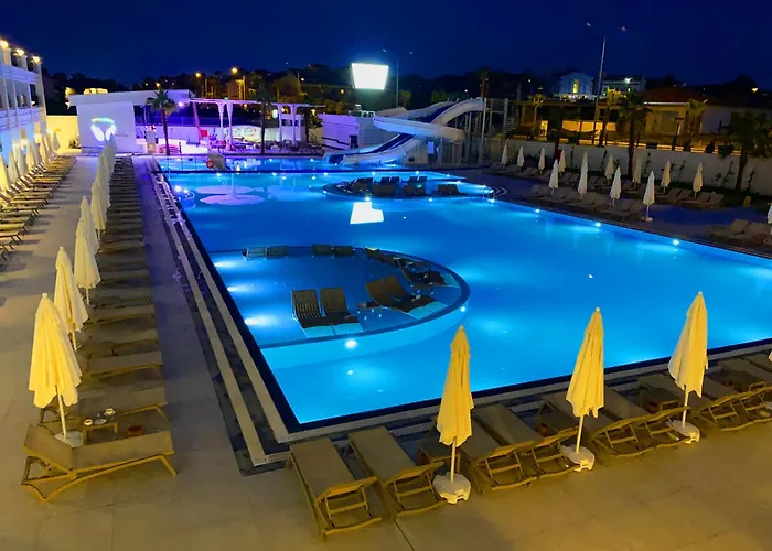 Hotel Sunthalia & Ultra Adults Only Party Side